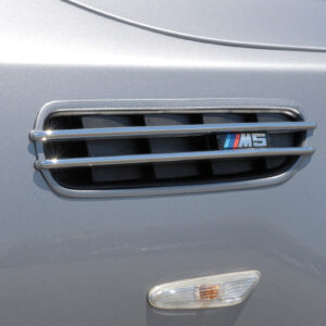 Toma de aire negra para BMW M5 con logo Rieger - Compatible con varios modelos